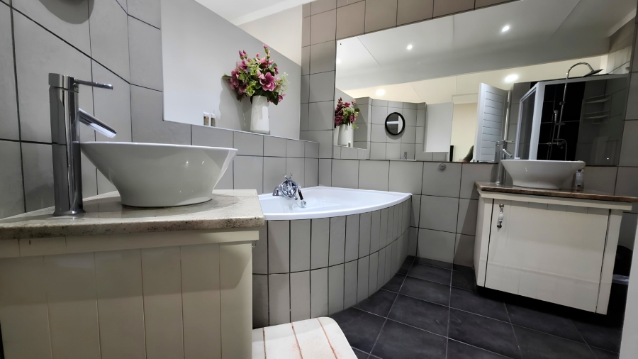 4 Bedroom Property for Sale in Universitas Ridge Free State